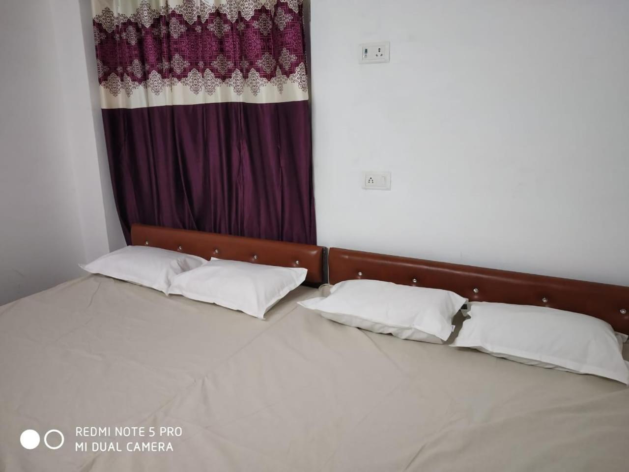 New Hotel Yatri Niwas Varanasi Exterior photo