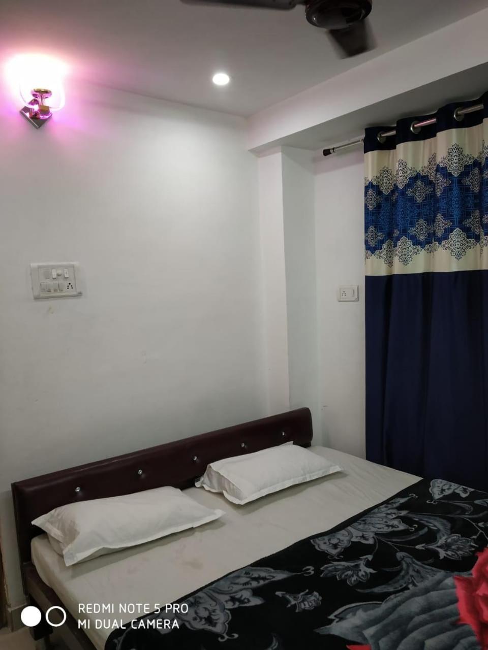 New Hotel Yatri Niwas Varanasi Exterior photo