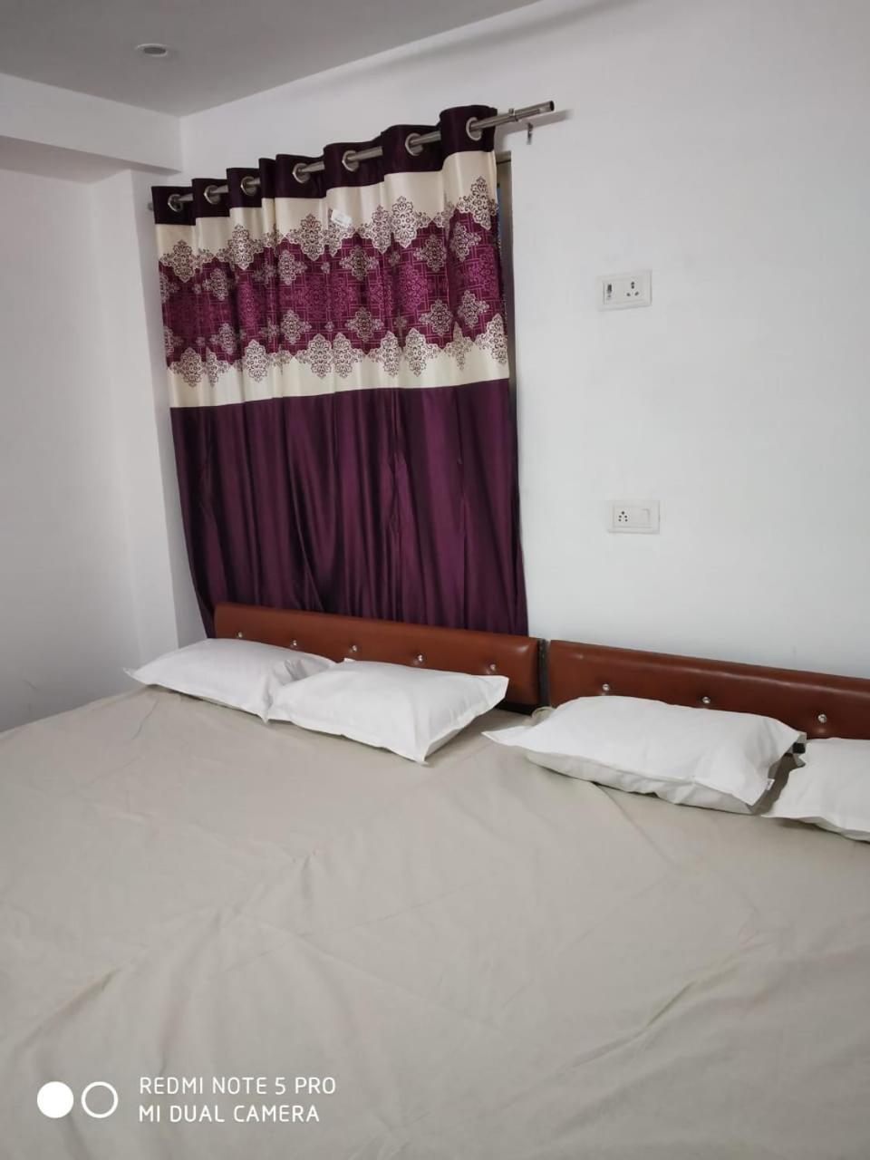 New Hotel Yatri Niwas Varanasi Exterior photo